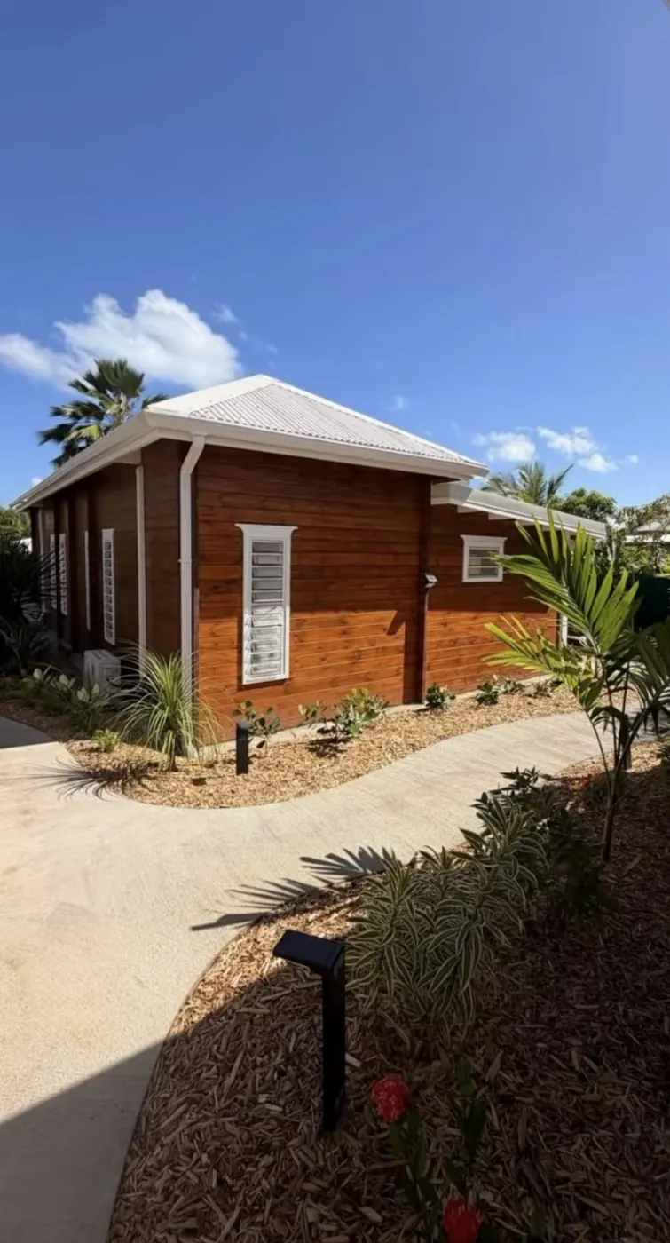 Bungalow en bois et allée de Filao Cottage