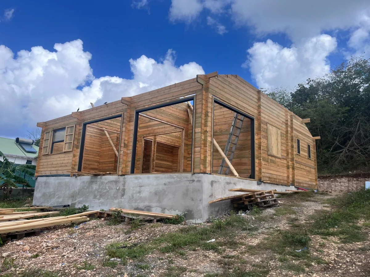 Vue d’ensemble de la maison en cours de construction